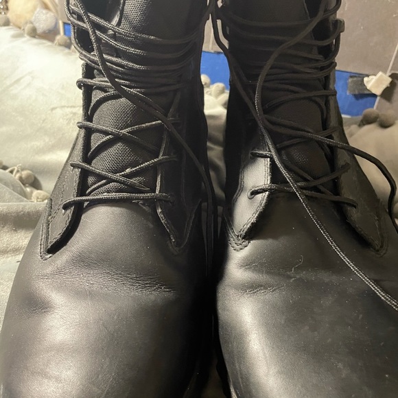 Under Armor Boot Size 14 - Picture 5 of 7